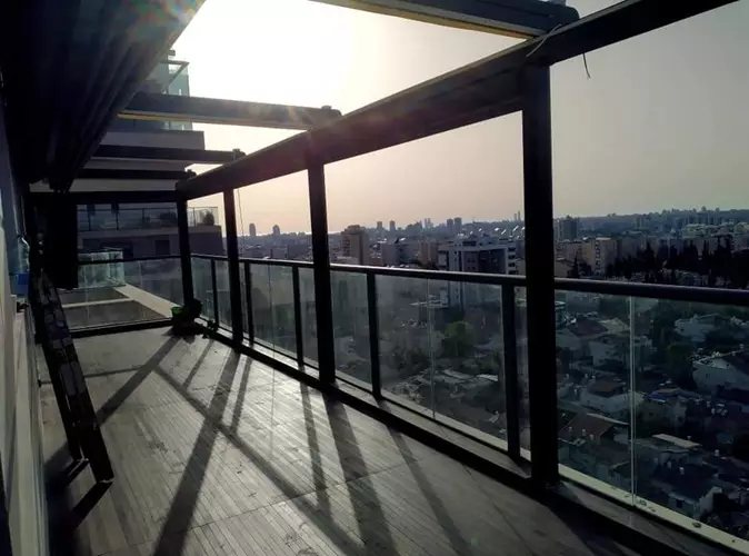 התקנת סוכך במרפסת פרטית